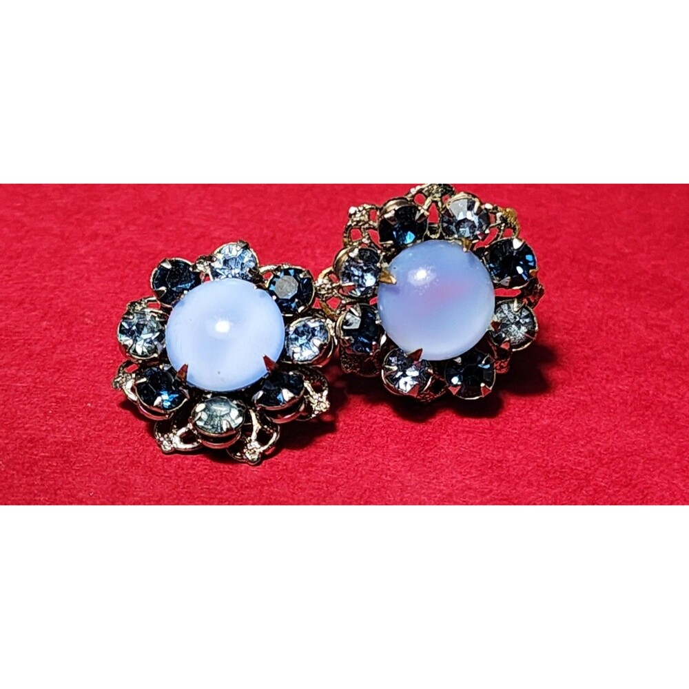 Vintage Blue Rhinestone Clip‑On Earrings – Mid‑Century Floral Design with Light